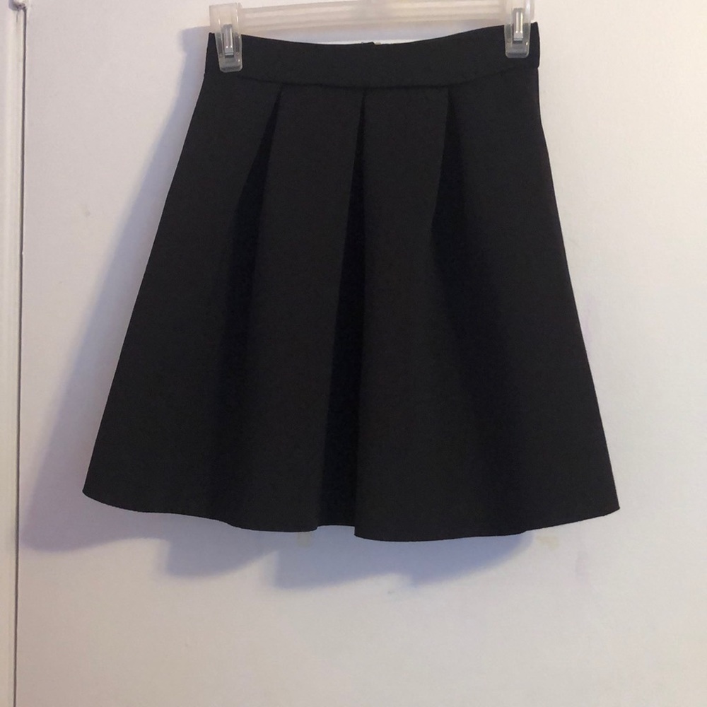 Pleated black skirt